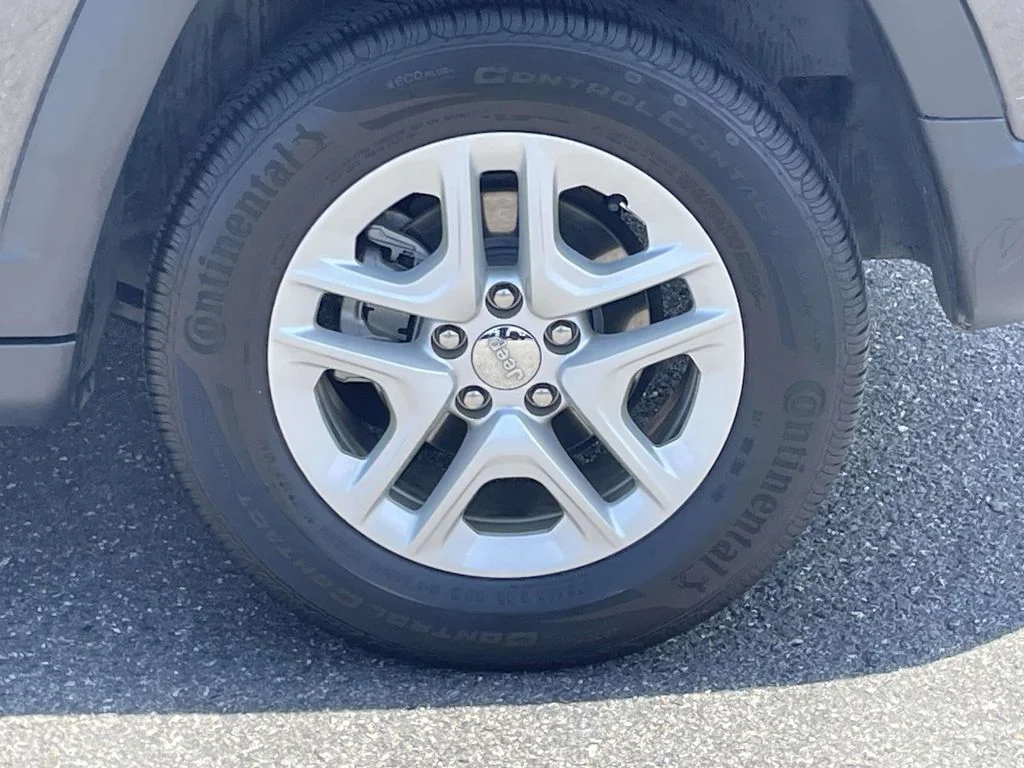 Certified Used 2020 Gray Jeep Sport image 12