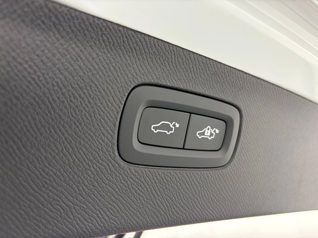 New 2026 White Volvo B5 Core image 39