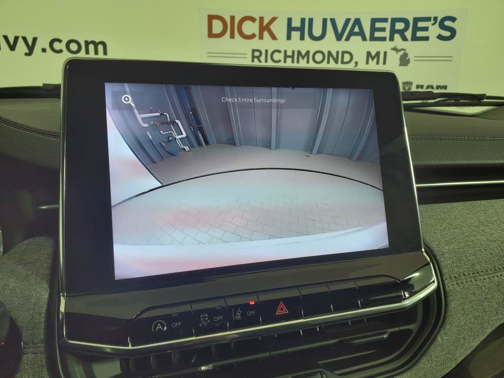 Used 2022 White Jeep Latitude Lux image 18