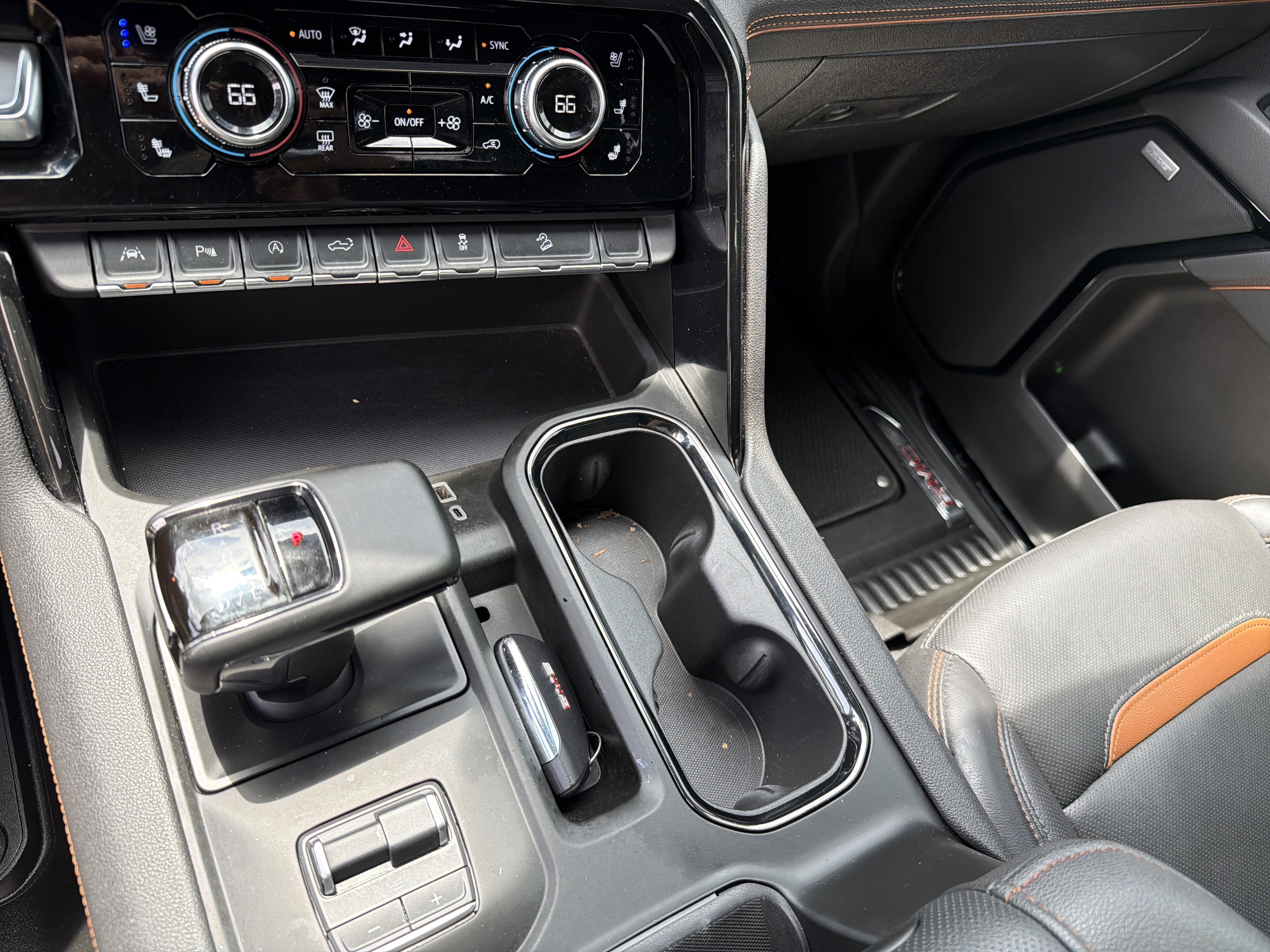 Used 2025 Summit White GMC AT4 image 33