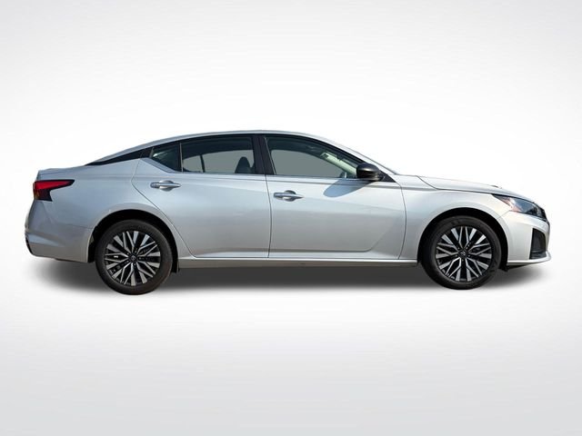 Used 2024 Brilliant Silver Metallic Nissan 2.5 SV image 24
