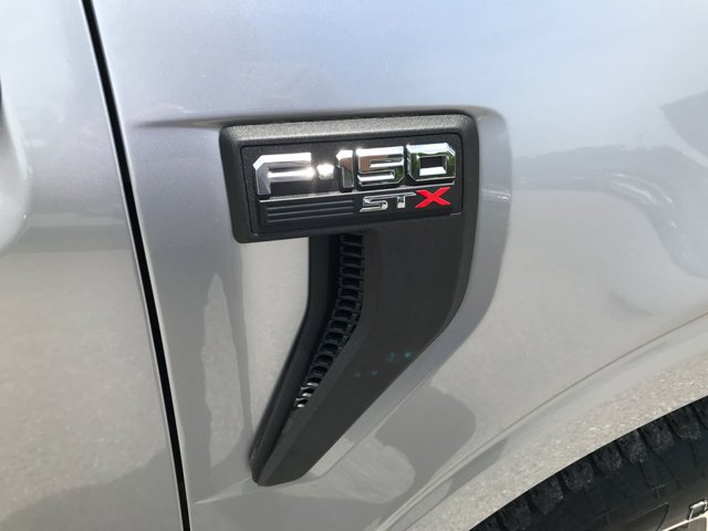 Used 2021 Iconic Silver Metallic Ford XL image 9