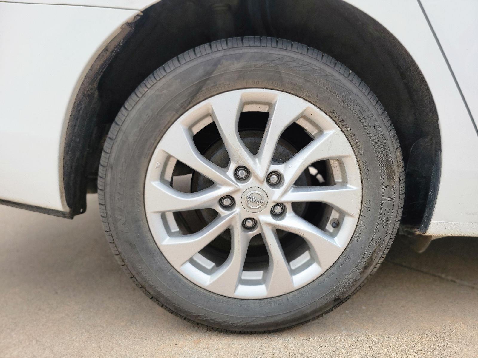 Used 2017 Aspen White Nissan SV image 10