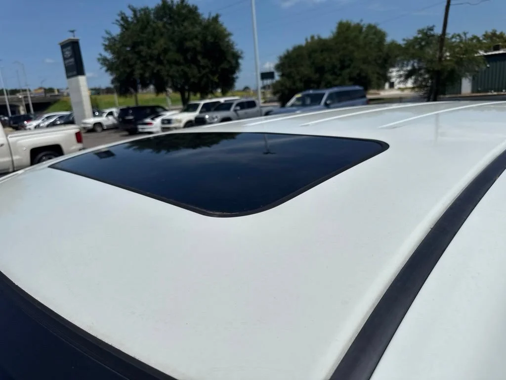 Used 2011 White Honda EX-L image 11