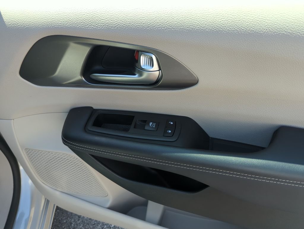 Used 2023 Silver Chrysler Touring L image 32