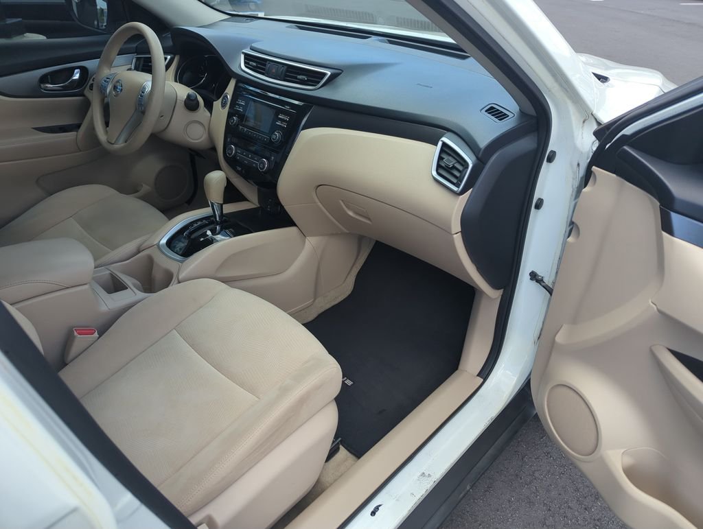 Used 2015 White Nissan SV image 34