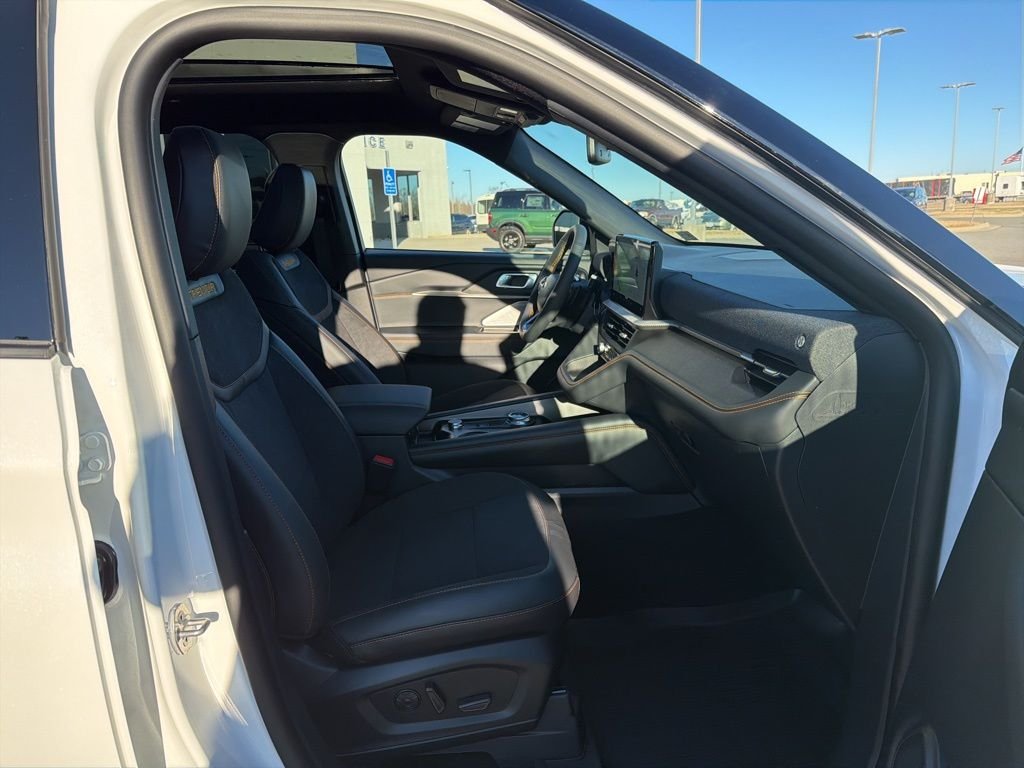 New 2026 Star White Metallic Tri-Coat Ford Tremor® image 21