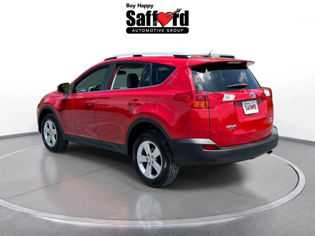 Used 2014 Red Toyota XLE image 6