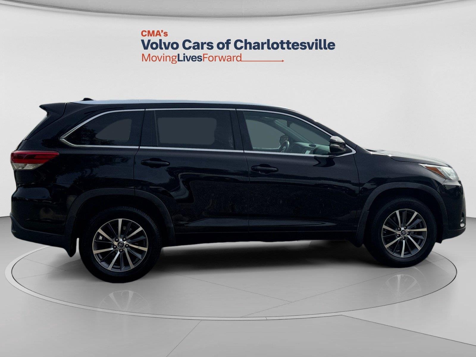 Used 2017 Midnight Black Metallic Toyota XLE image 6