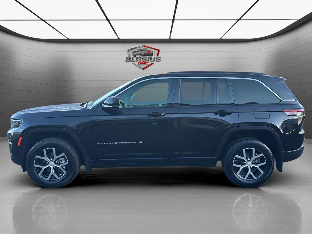 Used 2025 Black Jeep Limited image 2
