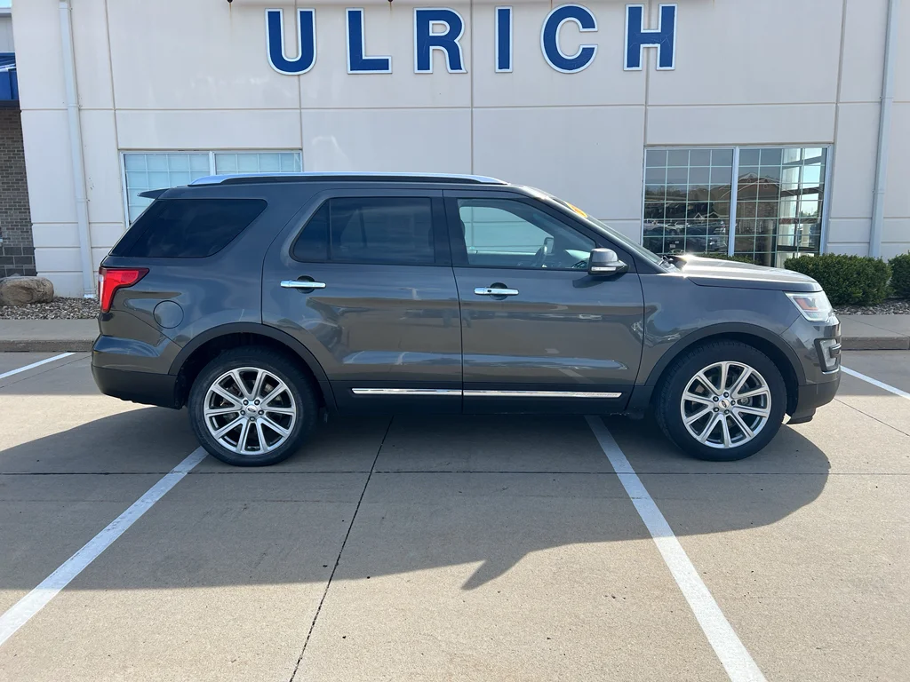 Used 2016 Magnetic Metallic Ford Limited image 11