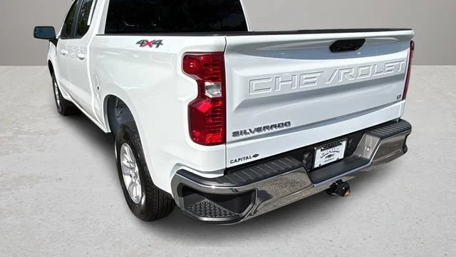 Used 2025 Summit White Chevrolet LT image 12