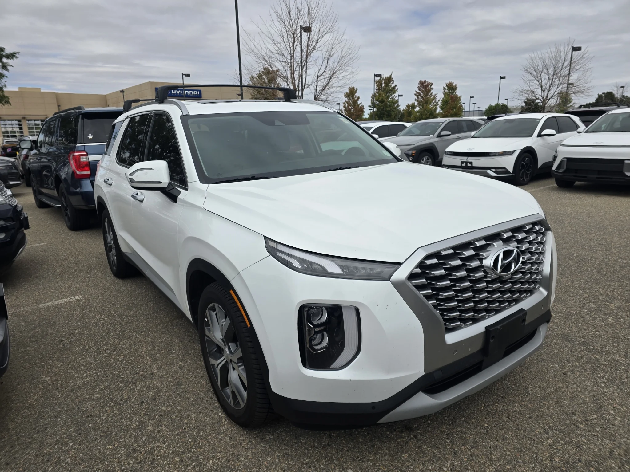 Used 2022 Hyper White Hyundai SEL image 8