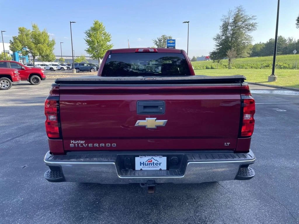 Used 2018 CAJUN RED TINTCOAT Chevrolet LT image 5