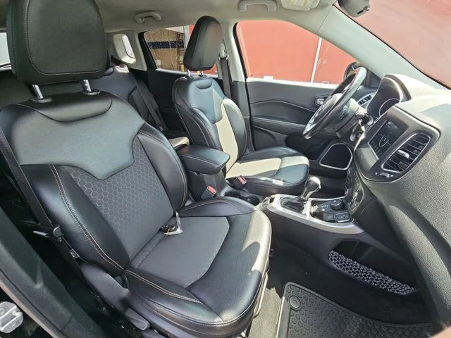 Used 2019 Black Jeep Latitude image 30