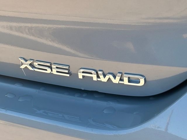 Used 2025 Cement Toyota XSE image 6