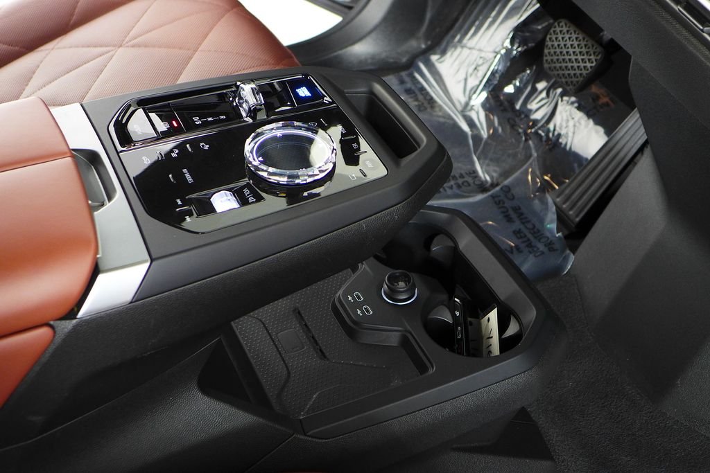 Used 2025 Black Sapphire Metallic BMW M60 image 14