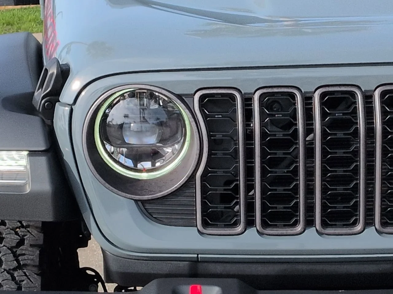 Used 2024 Anvil Clear Coat Jeep Rubicon image 9