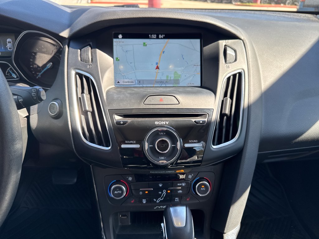 Used 2016  Ford Titanium image 26