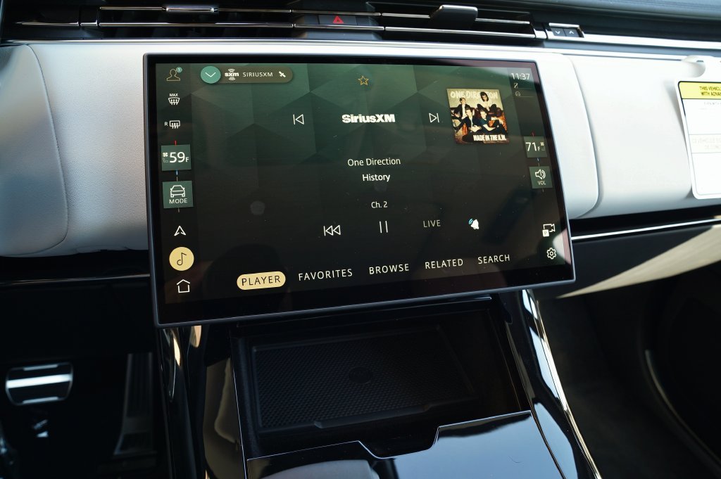 New 2027 British Racing Green Land Rover Dynamic SE image 18