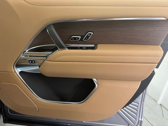 New 2026 Eiger Grey Land Rover SE image 20
