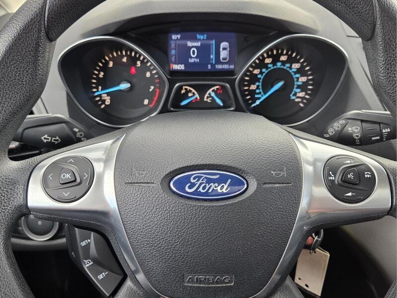 Used 2015 Ruby Red Metallic FORD FWD 4DR SE image 30