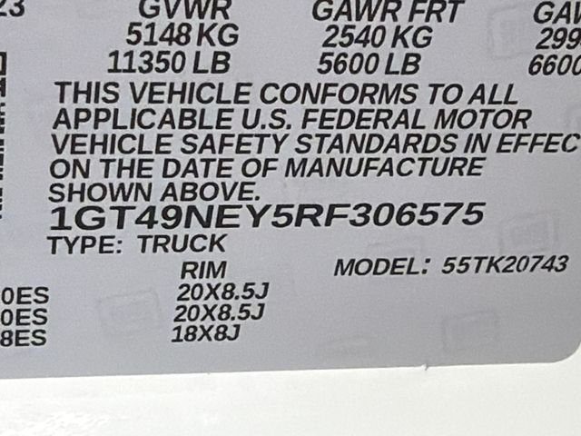 Used 2024 White GMC SLT image 31