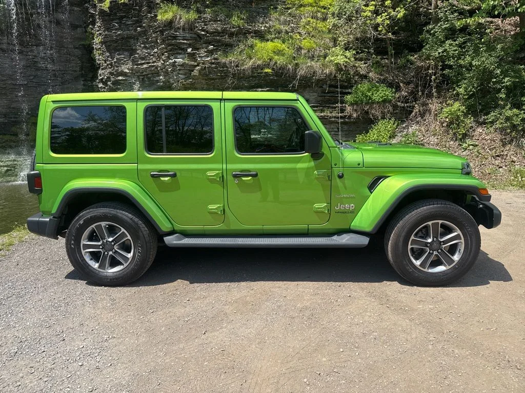 Used 2020 Green Jeep Unlimited Sahara image 8