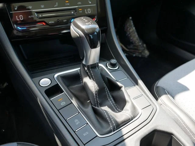 2025 Volkswagen Jetta SE - Photo 11