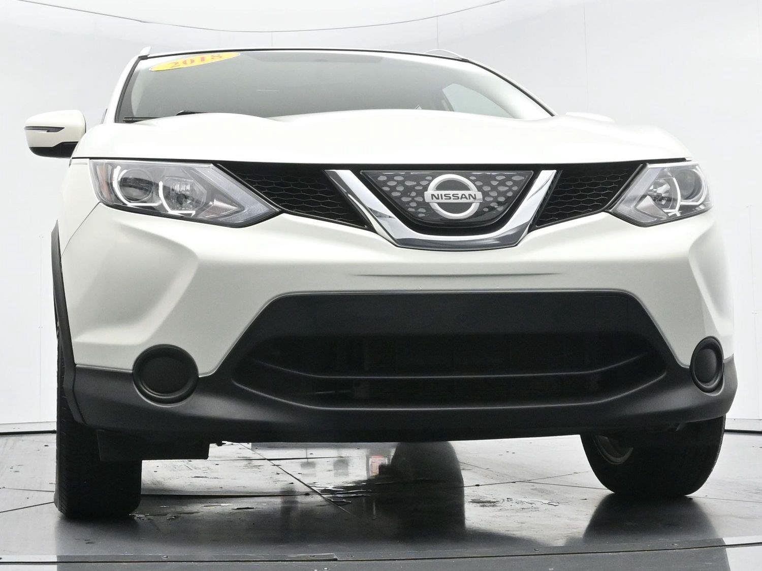 Used 2018 Pearl White Nissan SV image 39
