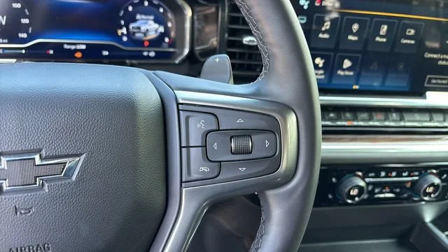 Used 2025 Summit White Chevrolet LT Trail Boss image 24