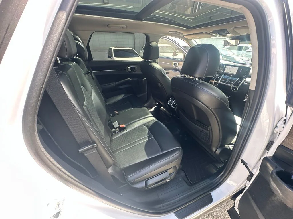 Used 2023 White Kia X-Line S image 32