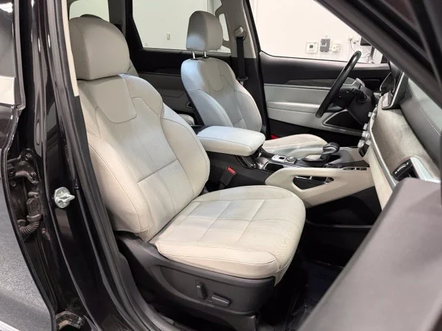 Used 2022 Black Kia EX image 38