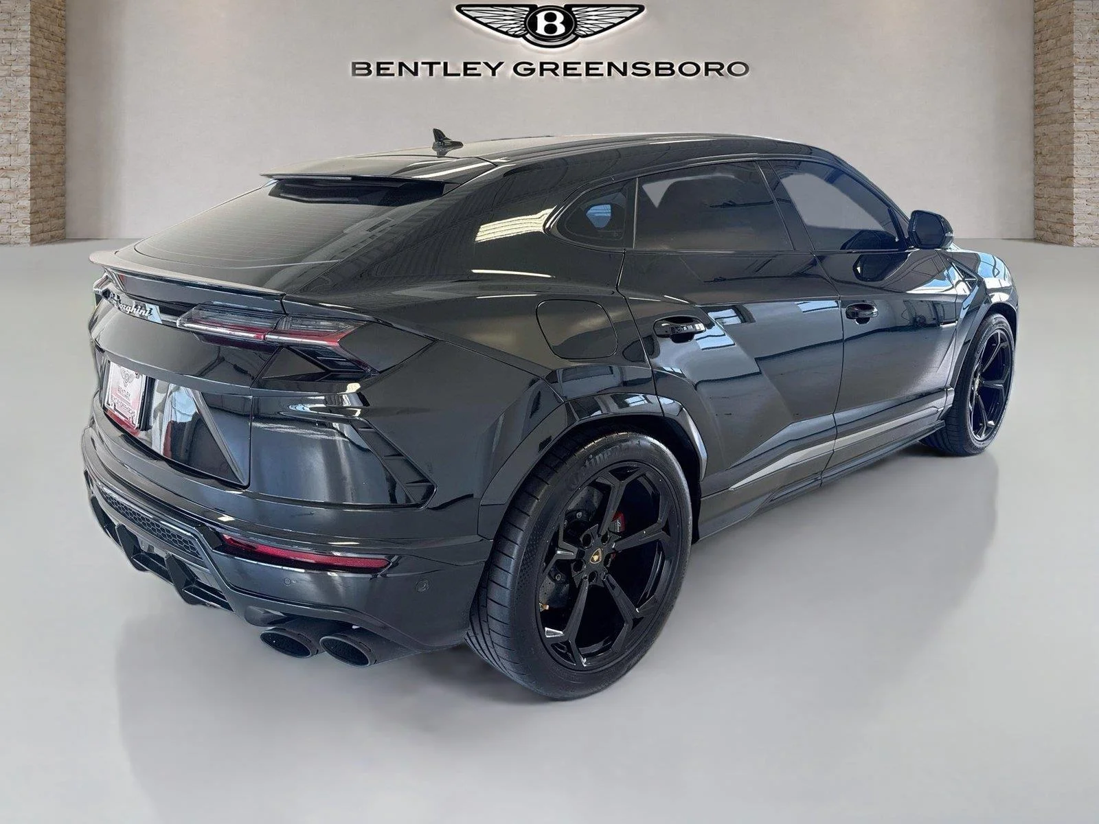 Used 2020 Nero Helene Metallic Lamborghini Base image 10
