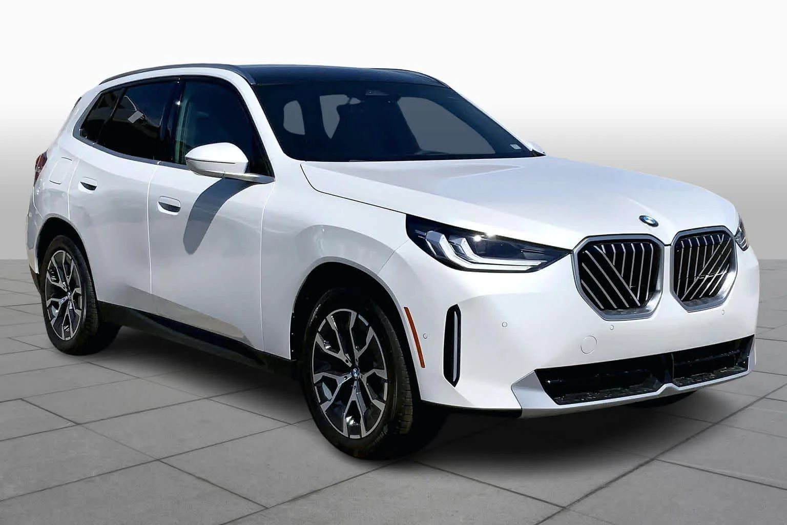 New 2026 Mineral White Metallic BMW 30 xDrive image 2