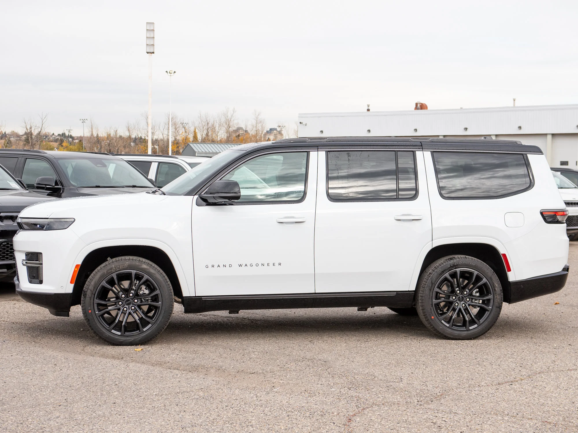 New 2027 White Jeep Summit Obsidian* 4x4, Rear DVD, Massage Seats, HD Trailer Tow Pkg image 2