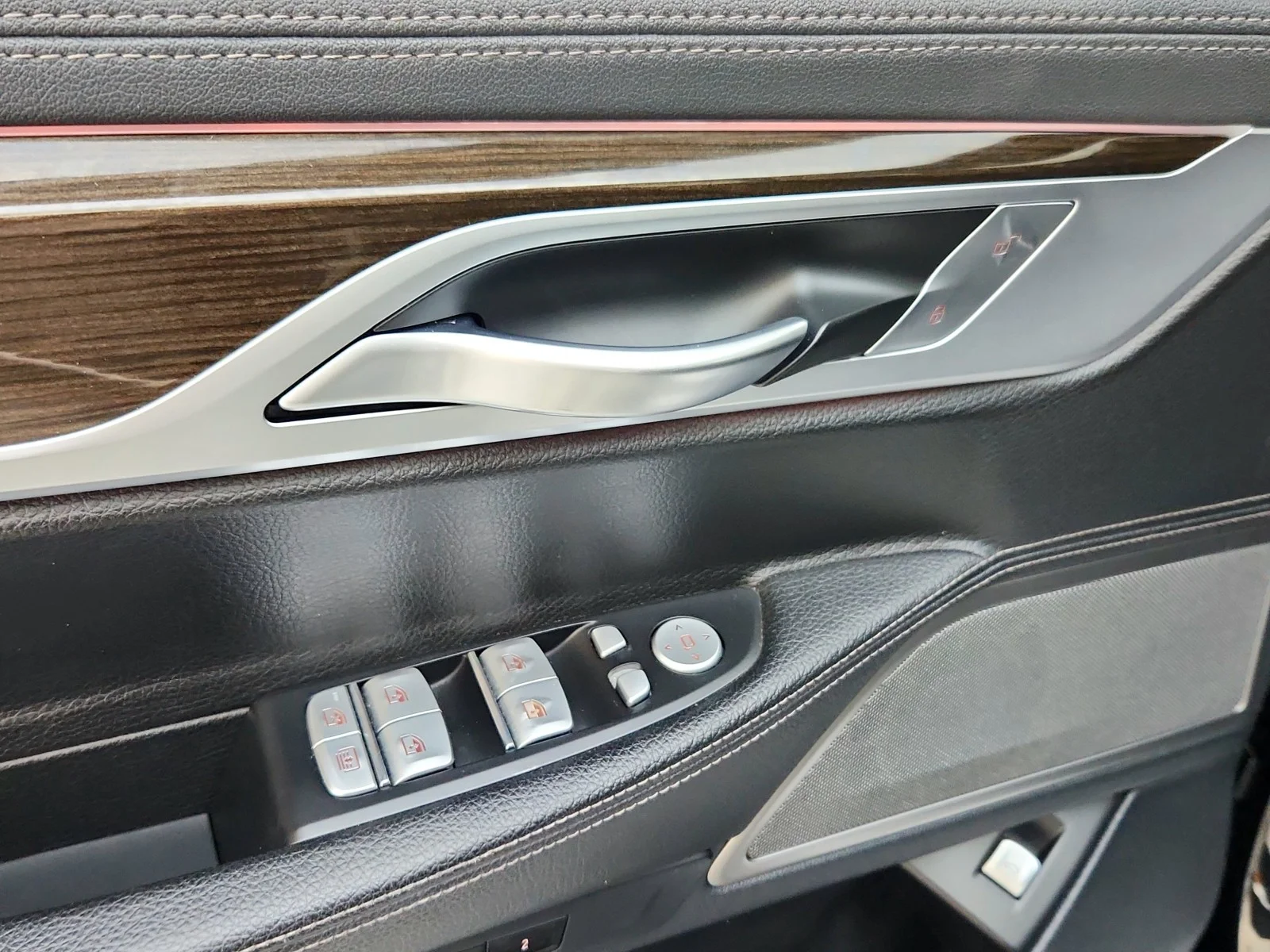 Used 2020 Black Sapphire Metallic BMW 740i xDrive image 25