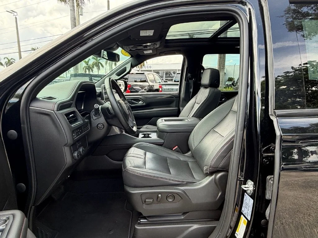 Used 2023 BLACK Chevrolet RST image 9