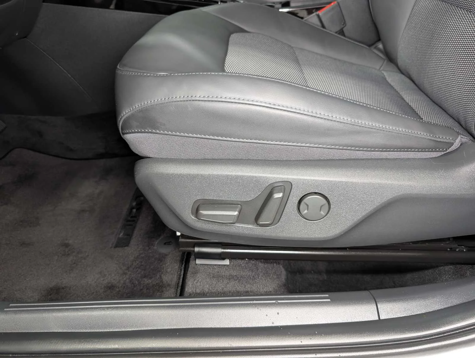 Used 2024 Snow White Pearl Kia EX image 37