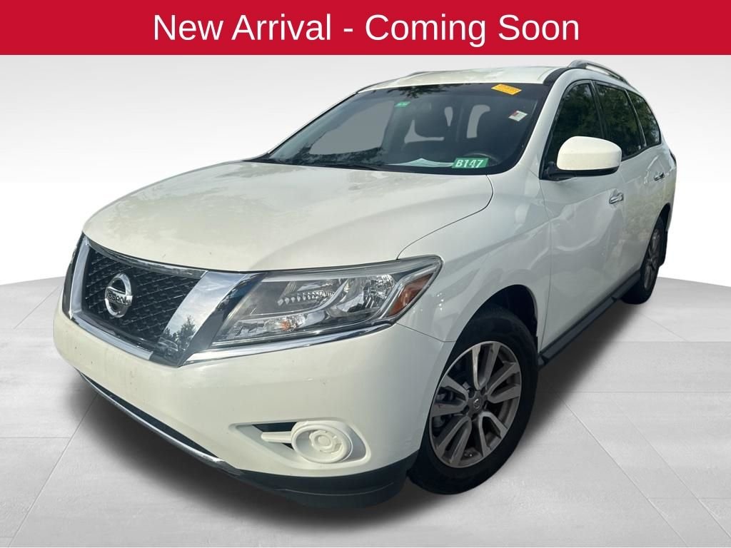 2015 Nissan Pathfinder S 2WD's photo