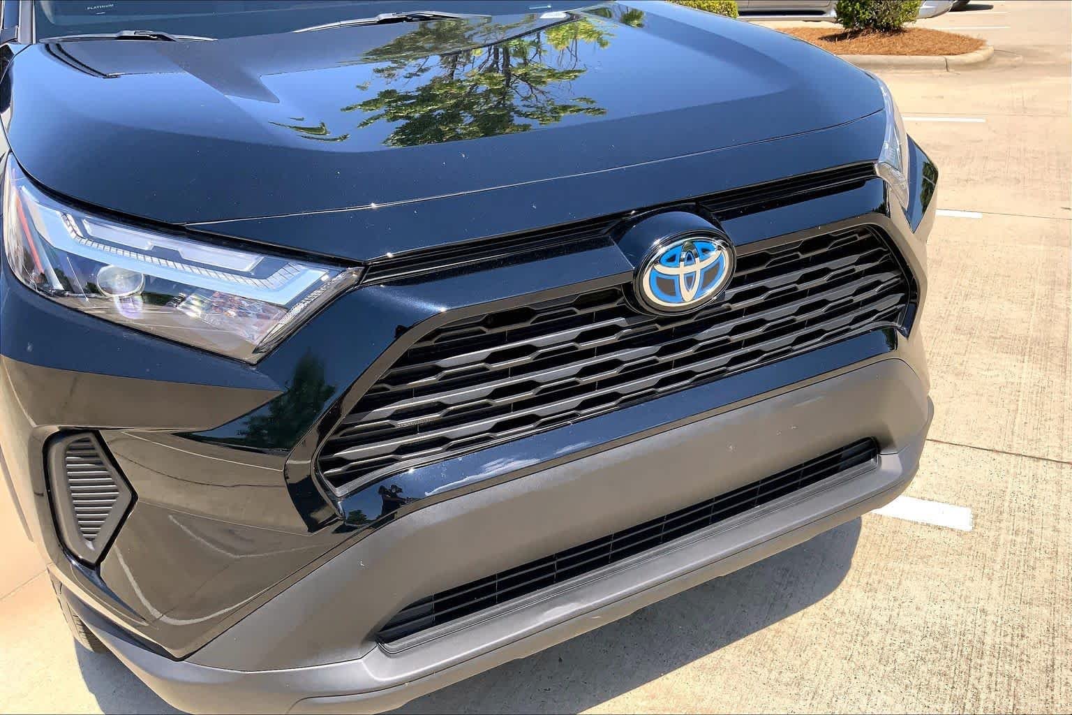 2024 Toyota RAV4 XLE - Photo 32