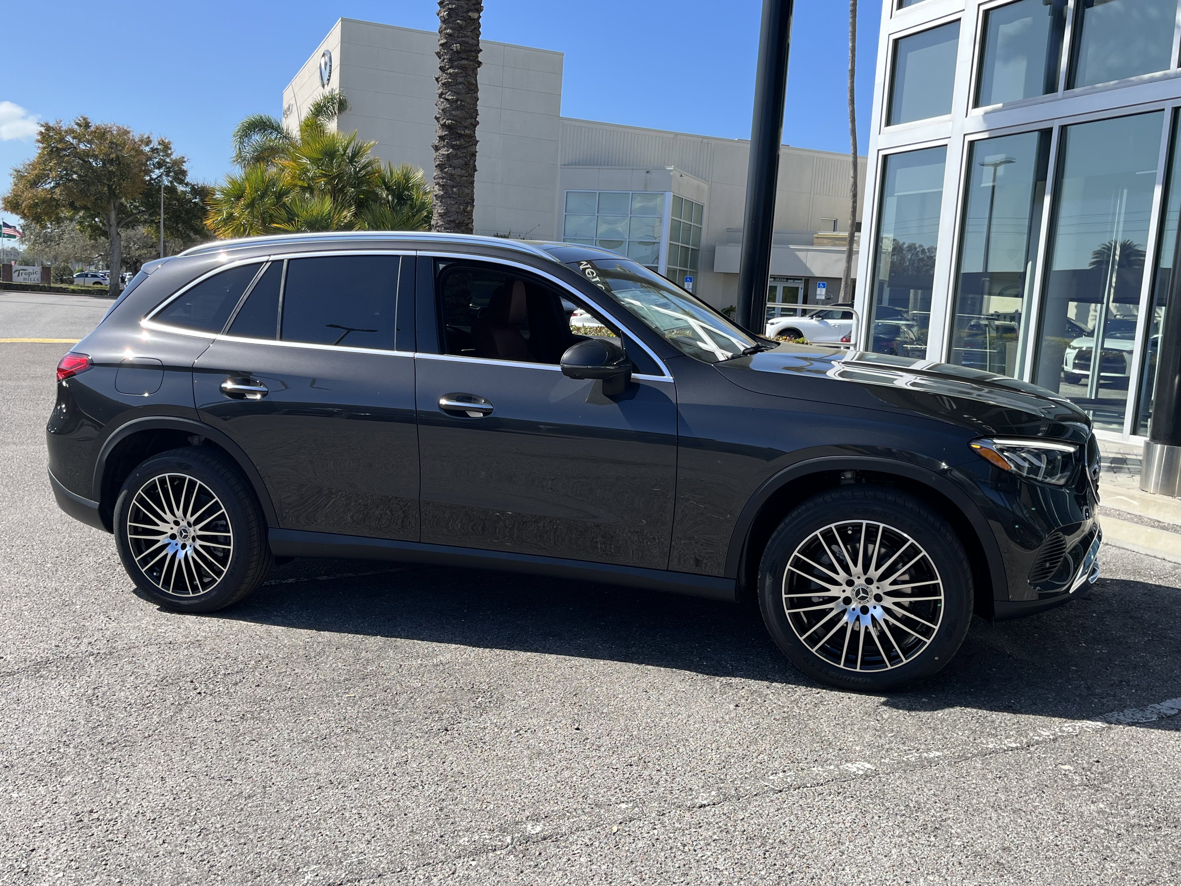 New 2026 Graphite Grey Metallic Mercedes-Benz GLC 300 image 9