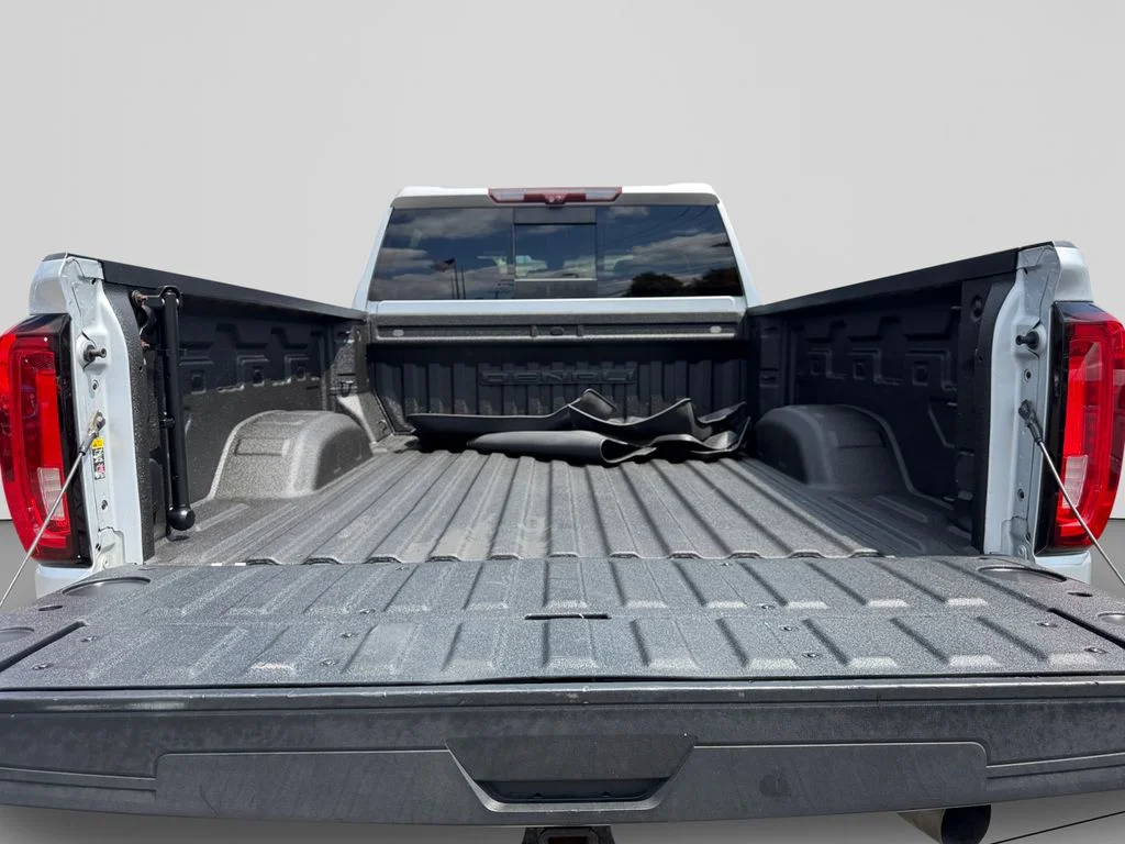 Used 2020 Silver GMC Denali image 19