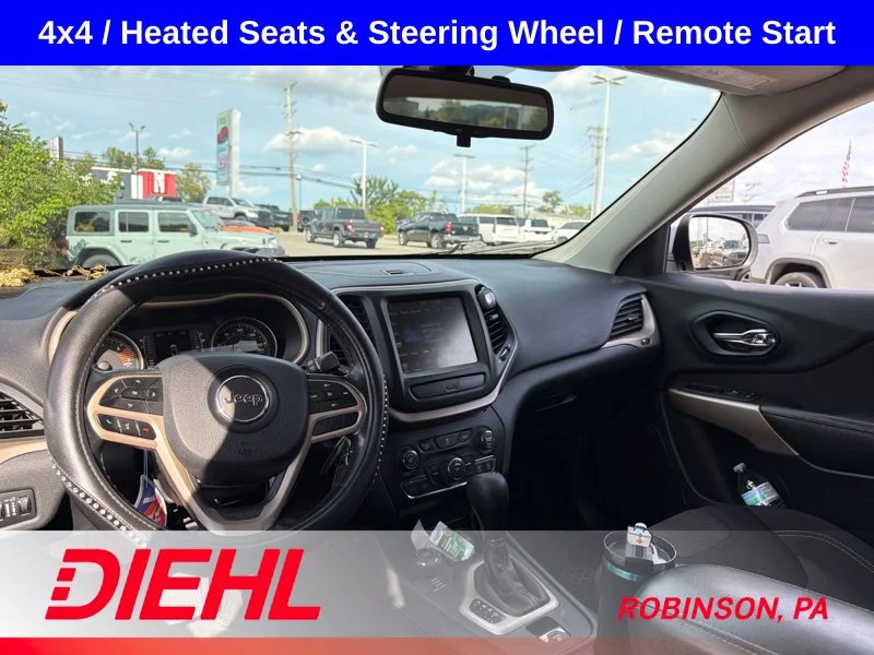 Used 2017 White Jeep Latitude image 9
