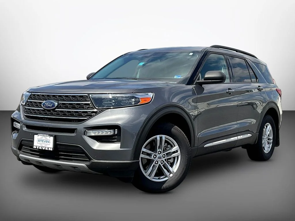 Certified Used 2023 Gray Ford XLT image 3