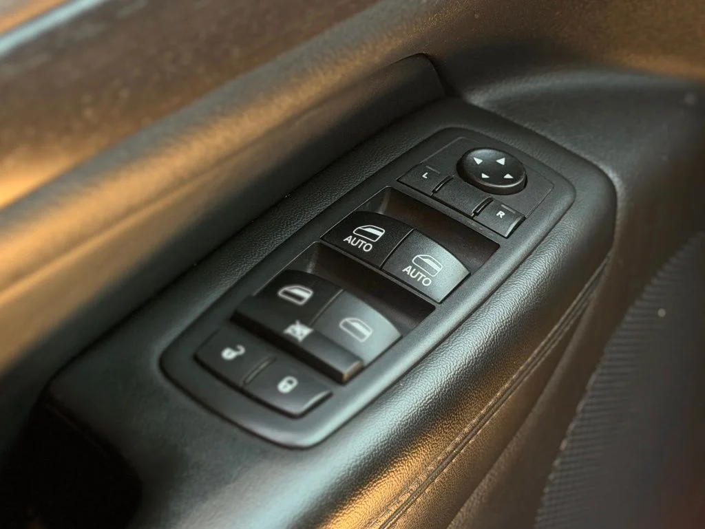 Used 2018 Silver Jeep Laredo E image 16