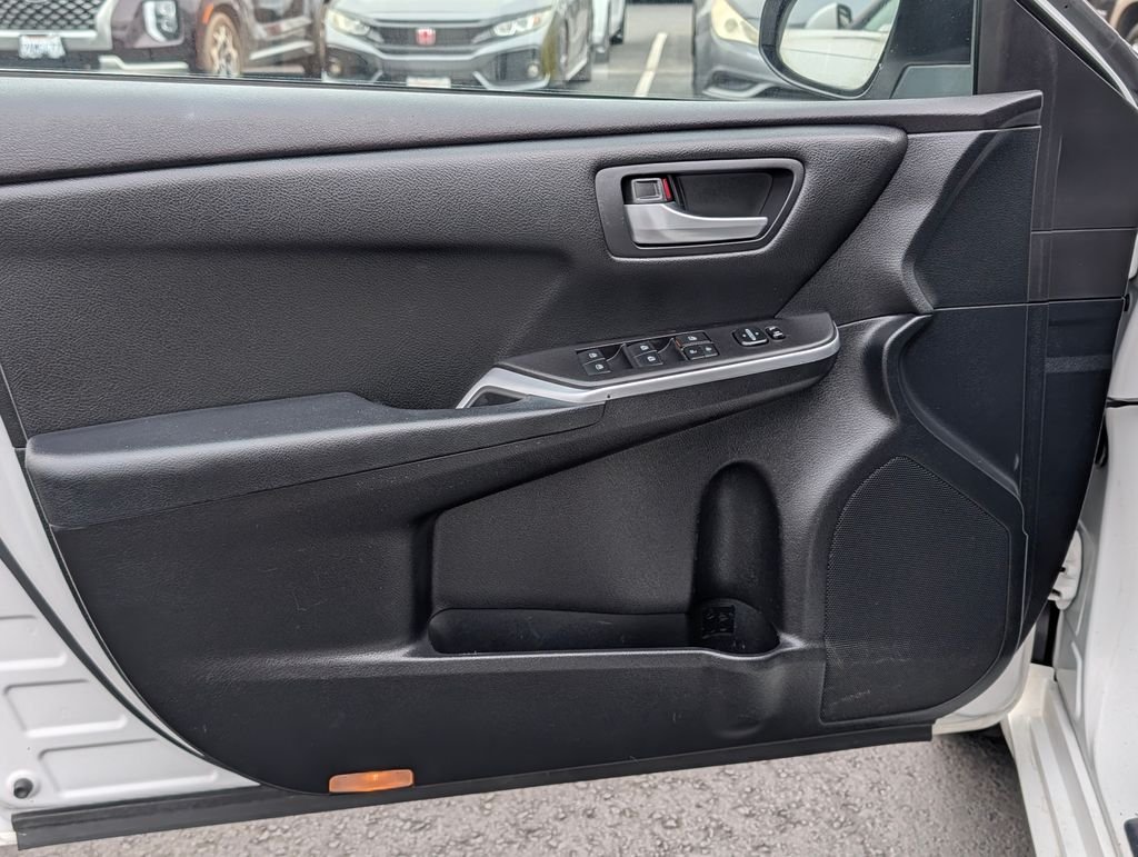 Used 2015 White Toyota SE image 14