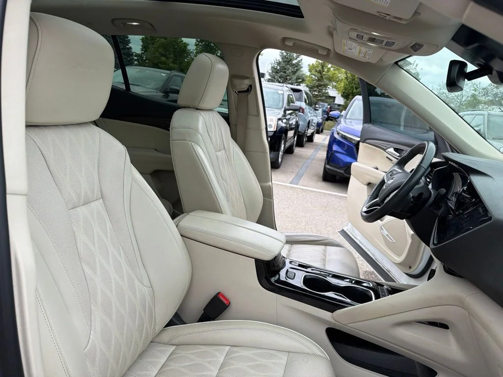 Used 2021 White Buick Avenir image 22