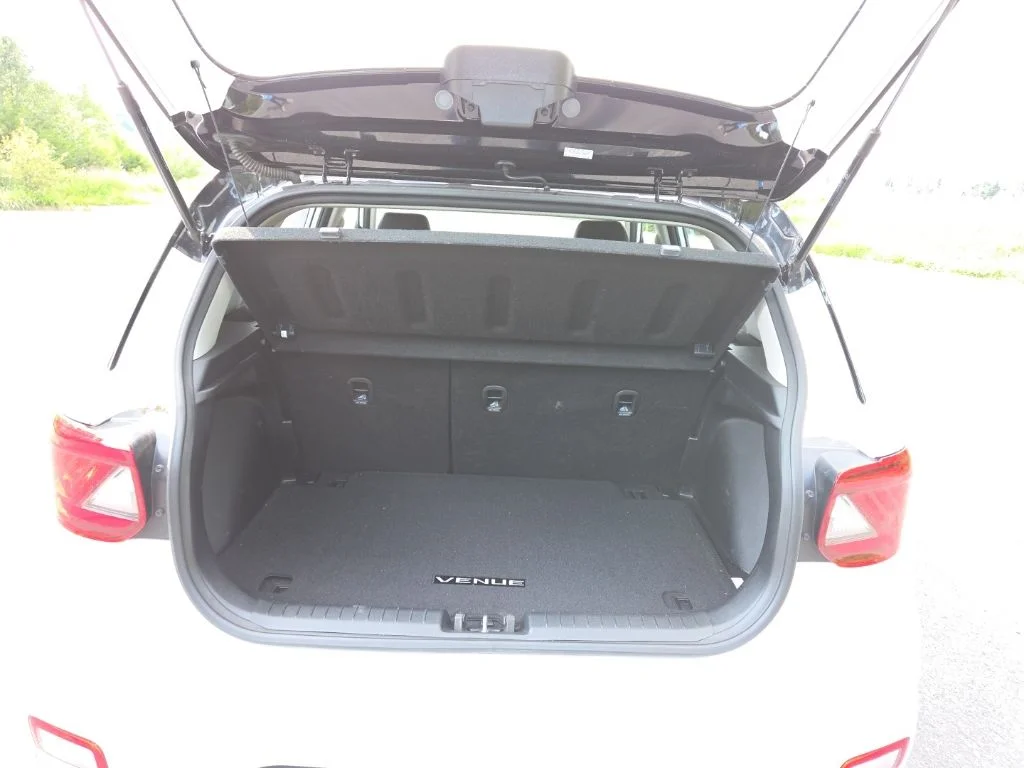 Certified Used 2022 White Hyundai Limited image 10