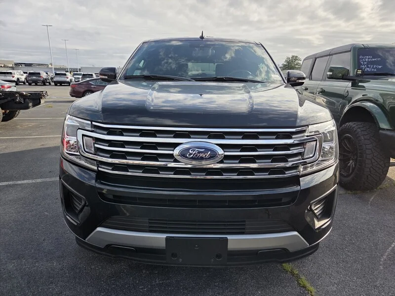 Used 2019 Black Metallic FORD XLT image 2